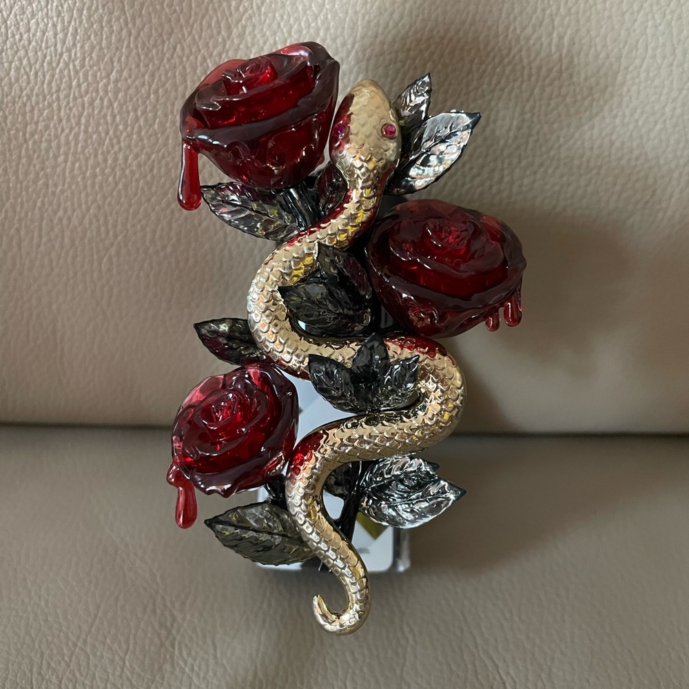 NEW Bath & Body Works Halloween Gold Snake Dripping Red Roses Wallflower Plug In